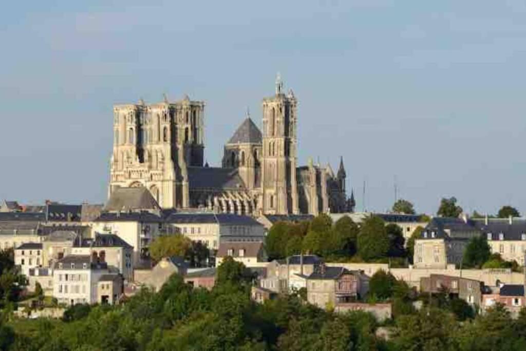 Laon :   Suite privée au pied de la Cathédrale  Exterior foto